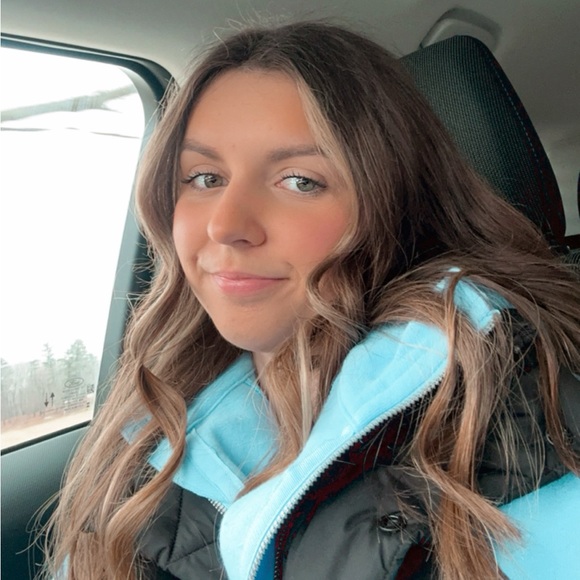 Meet your Posher, Kenzie - Picture 1 of 1